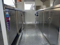 Nouveau Modèle Rôtissoire à Poulet Économique Camion Caravane Mobile Rapide Voiture Burger Bubble Tea Boutique Chariot Distributeur Kiosque à Café Intérieur Alimentaire