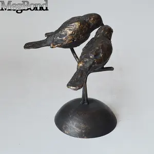 Gietijzeren Metalen Decoratief Vogelbeeld Voor Huisdecoratie, Dikke Vogels Die Op Kleine Taktafeldecoratie Staan