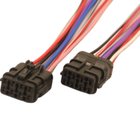 Faisceau de câbles pour connecteur électrique automobile 8 broches, disponible comme câble adaptateur personnalisé.