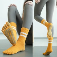 FF4834 Chaussettes de sport en coton antidérapantes à cinq orteils avec poignées Logo personnalisé Cadeau Femmes Ballet Yoga Pilates Chaussettes antidérapantes