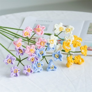 Ramo de flores simuladas tejido a mano con hilo terminado, hecho a crochet, decoración para el hogar, regalo, flor hecha a mano. - Product Image 1