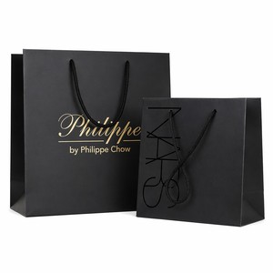 Sacs en papier personnalisés grand format pour le shopping, en papier mat épais noir et blanc imprimé, avec votre propre logo - Product Image 1