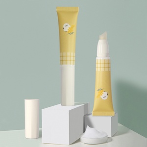 Tube de baume à lèvres en plastique doré, emballage vide pour brillant à lèvres avec logo personnalisé, tube souple avec capuchon - Product Image 1