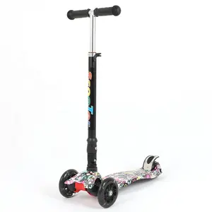 Portable And Foldable Kick Scooters For Kids And Baby With Flashing PU Wheels For Sale