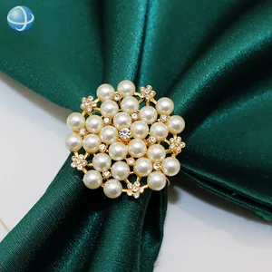 Luxuriant Pearls Gold Tone Napkin Holder Buckle Round Flower Crystal Napkin Rings For Banquet Table Decoration