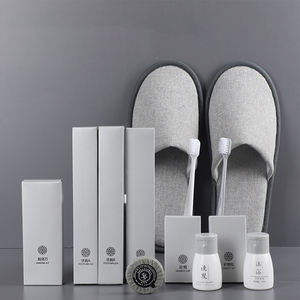 All'ingrosso personalizzato Airbnb usa e getta pantofole Set di lavaggio <span class=keywords><strong>Hotel</strong></span> di lusso bagno Shampoo articoli da toeletta - Product Image 1