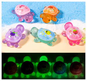 Bán Buôn Hỗn Hợp 3D Phim Hoạt Hình May Mắn Phát Sáng Rùa Nhựa Búp Bê Tối Sáng Mini Biển Động Vật Con Số Vườn DIY Bí Ẩn Mù Túi Đồ Chơi - Product Image 2