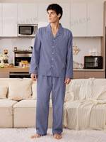 Ensemble de pyjama deux pièces décontracté et ample pour homme en tissu tissé bleu à rayures verticales, idéal pour toutes les saisons