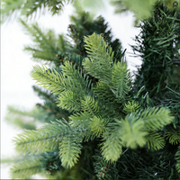 2,13m Vollständiger PE Einzigartiger Künstlicher Weihnachtsbaum, Spezielles Schichtdesign Getopfter Weihnachtsbaum für Innenraum-Weihnachtsdekoration