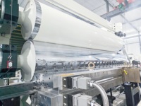 Máquina de coextrusión multicapa de láminas de HDPE de un solo tornillo Leader New con bomba, rodamiento, motor, caja de cambios y PLC de alta capacidad