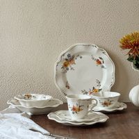 Service de table en céramique européenne rétro français Rose Manor avec motif de fruits Comprend tasse soucoupe bol soupe assiettes à dessert