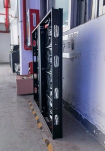 Xây dựng tường phương tiện truyền thông quảng cáo phía trước bảo trì Bảng điều chỉnh 1000x1000 mét p2.97 p3.91 p4.81 p6.25 p7.8 p10.42 ngoài trời Màn hình LED - Product Image 3