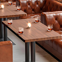 Ensemble de mobilier de restaurant moderne en cuir : table, chaises et banquette