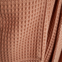 Peignoir en coton gaufré unisexe beige, doux, léger et absorbant, idéal pour spa, salon, sauna, hôtel, complexe hôtelier, piscine