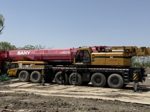 Grue mobile d'occasion SANY SAC3000t 300 tonnes tout-terrain, utilisée Stc1000t7 Stc1000c7 SAC2200 Stc550e5 SAC4500T - Product Image 4