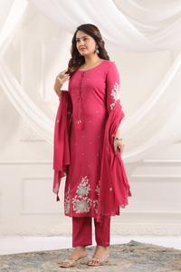 Conjunto de Kurti, Pantalón y Dupatta Rectos para Mujer, Bordados con Lentejuelas, de Algodón y Seda |   Ropa Étnica Tradicional de Cuello Redondo y Manga 3/4 para Verano - Product Image 2