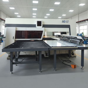 <span class=keywords><strong>Presse</strong></span> à poinçonner CNC automatique professionnelle avec tourelle mécanique et moteur, offrant des solutions de conception gratuites du fabricant - Product Image 1