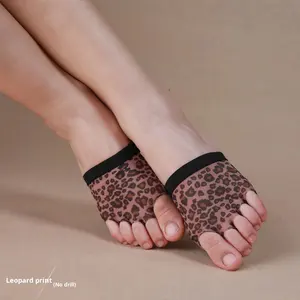 2025 Dancer 5-Hole Leopard Print Rhinestone Belly Dance Practice Shoes con plantillas Cómodas almohadillas para los pies para entrenamiento - Product Image 6