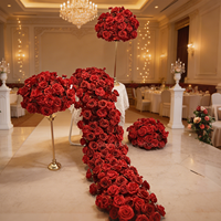 Guirlande florale artificielle de roses rouges vibrantes pour allée de mariage et décoration de centre de table
