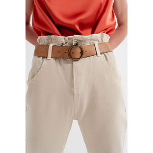 Vaqueros Mom con Cintura Elástica Tipo Bolsa de Papel en Beige - Product Image 3