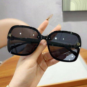 Occhiali da Sole Uomo Donna di Tendenza Nuovi Occhiali Estivi da Spiaggia Protezione UV Avanzata 2209 - Product Image 5