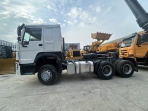 Used Sinotruk Howo 371 <b>Tractor</b> Head 6x4 10 Wheel Semi <b>Trailer</b> Towing Truck Low Mileage For Logistics Long Distance Transport - Product Image 3