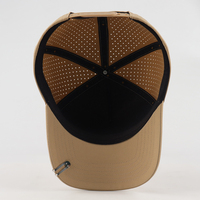 Casquette de golf tendance à visière incurvée personnalisée avec patch de marque en PVC, fermeture snapback et badge de visière élégant, casquette de sport d'extérieur performante