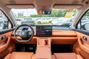 <span class=keywords><strong>Venta</strong></span> de Autos Usados <span class=keywords><strong>Baratos</strong></span> 2026 Leapmotor C16 LiDAR SUV 280km EV Puro 1.5L con Extensor de Rango Espacioso, Estable y Confiable Batería de 38.7kWh - Product Image 3