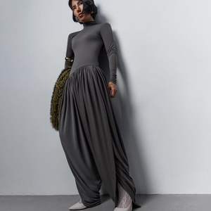 Mono personalizado 2026 para mujer, cuello alto, manga larga, asimétrico, plisado, vestido de club, conjunto de pierna ancha para mujer - Product Image 3