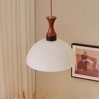 Lampe suspendue vintage en verre ambré, style rétro moderne avec accent en bois pour salle à manger, chambre, café, bar