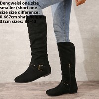 Bottes montantes rétro pour femme à talon plat et bout rond avec fermeture éclair, boucle de ceinture métallique et semelle en caoutchouc thermoplastique durable