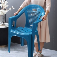 Chaise en plastique blanche empilable à accoudoirs pour jardin, salle à manger, restaurant, événements et location – Vente en gros à prix réduit
