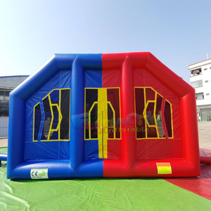La zone de combat gonflable Nerf ultime pour enfants, avec obstacles extérieurs et barrières, idéale pour les sports. - Product Image 1