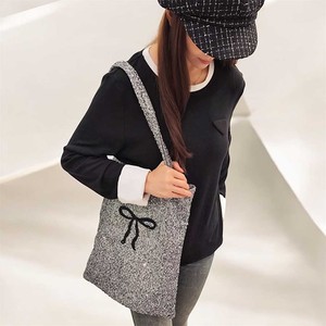 Bolso de gran capacidad con cierre abierto y detalle de lazo negro Característica reutilizable - Product Image 2