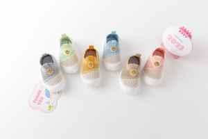 أحذية أطفال واسعة الأصابع - تصميم بألوان زاهية، نعل ناعم ومستدام، مقاسات للرضع - Product Image 2