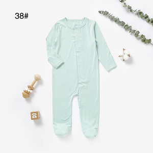 Combinaison pour bébé avec pieds - Combinaison pour bébé en fibre de bambou avec fermeture magnétique et mitaines rabattables - Product Image 6