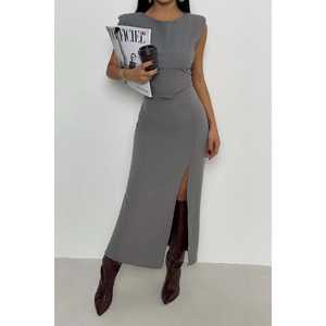 Vestido Midi Gris Básico para el Trabajo, Versátil y Elegante - Product Image 4