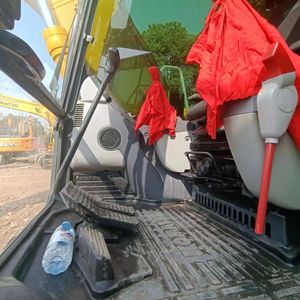 รถขุดโคมัตสุ PC110 มือสอง น้ำหนัก 11 ตัน บุ้งกี๋ 0.53 ลบ.ม. ของแท้จากญี่ปุ่น รถขุดตีนตะขาบขนาดกลางสำหรับงานก่อสร้าง ชั่วโมงการใช้งานต่ำ ได้รับการรับรองมาตรฐาน CE - Product Image 5