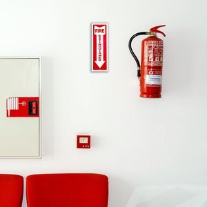 Panneau de sécurité photoluminescent « EXTINCTEUR » - Panneau en aluminium qui brille dans le noir pour la sécurité incendie - Product Image 6