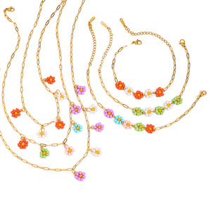 สร้อยคอจี้รูปดอกไม้ สแตนเลส โซ่ทอง ประดับดอกเดซี่หลากสี ชุดเครื่องประดับสำหรับผู้หญิง เครื่องประดับแฟชั่น - Product Image 1
