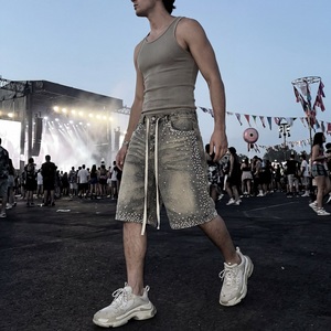 Shorts en jean cargo déchirés streetwear, style designer, personnalisés, Y2K, baggy, en denim, pour hommes, avec strass - Product Image 3