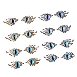 20 Pièces/sac Décoration d'ongles en alliage métallique 3D, style Œil <span class=keywords><strong>du</strong></span> <span class=keywords><strong>Diable</strong></span> vertical, cool et unique, or et argent, avec cristal et zircon - Product Image 2