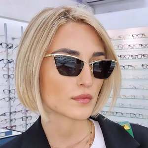 Gafas de Sol Rectangulares Retro Personalizadas con Logotipo para Mujer, Montura Metálica, Protección UV400, Estilo Ojo de Gato - Product Image 4