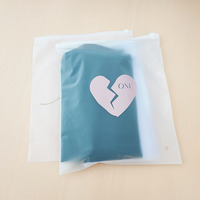Sacs refermables personnalisés recyclés pour l'emballage des vêtements, pochette en plastique, sac poly avec fermeture éclair, sac refermable givré pour vêtements