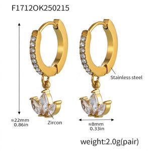 Boucles d'oreilles tendance pour femmes, élégantes, style clou, en acier inoxydable, plaqué or PVD sous vide, entièrement serties de micro-diamants, motif trèfle - Product Image 6