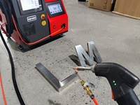 Nouvelle machine de soudage, nettoyage et découpe au laser à fibre portative automatique 800W-2000W avec fonction multifonctionnelle 4-en-1 pour l'élimination de la rouille