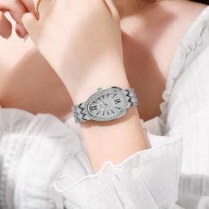Starry Sky Steel Belt Montre pour femme Montre légère de luxe en alliage de diamants Montre à quartz polyvalente pour femme Vente en gros - Product Image 1