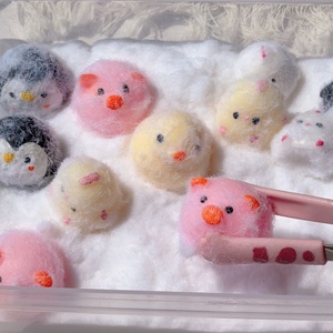 LuckyKoo Taba Squishy Mignon Anti-Stress en TPR en Forme d'Animaux (Pingouin, Canard, Cochon, Poussin) ou de Boule – Jouet Populaire pour Soulager le Stress - Product Image 3