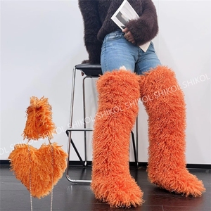 Bottes hautes en fourrure mongole SHIKOL avec sacs et ensemble de chaussures, sac à main en forme de cœur en peluche longue et luxueuse, Hiver 2025 - Product Image 6