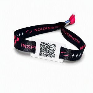 Bracelet en tissu personnalisé imprimé avec carte à code QR et fermeture coulissante réglable pour événement - Product Image 1